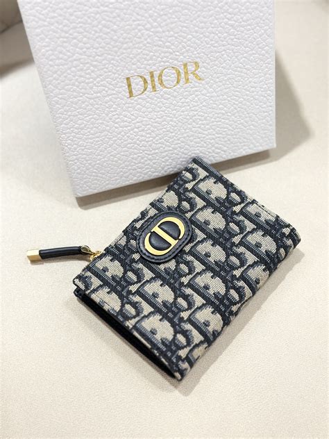 dior 30 montaigne wallet|dior montaigne dahlia wallet.